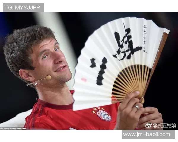 穆勒精准开角球瞬间 4K超清足球球星壁纸展示风采 穆勒精准开角球瞬间 4K超清足球球星壁纸展示风采