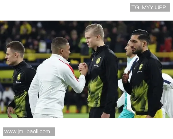 足坛巨星同框瞬间引爆热议展现跨时代球王风采