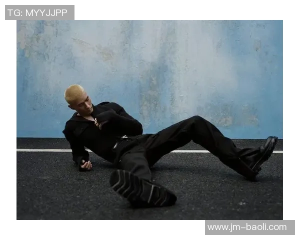 足球明星闪耀红毯盛典 展现魅力与风采的精彩时刻 足球明星闪耀红毯盛典 展现魅力与风采的精彩时刻