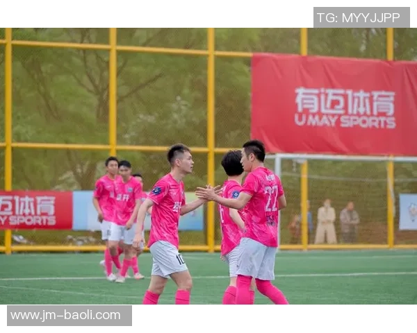 球星足球超燃对决点燃绿茵赛场激情全场观众热血澎湃